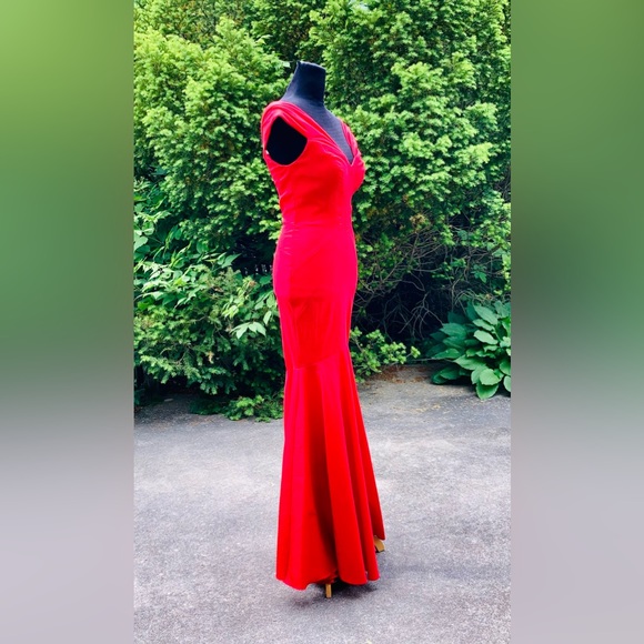 Red sweetheart off/on the shoulder mermaid dress - Picture 6 of 13